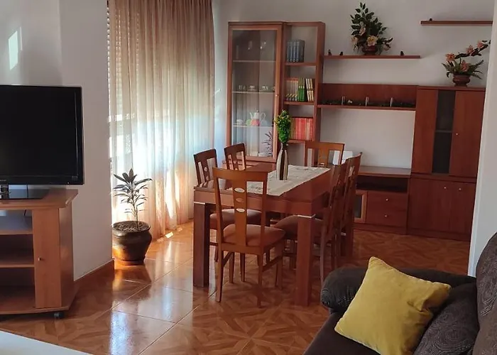 Piso Muy Grande Apartment *